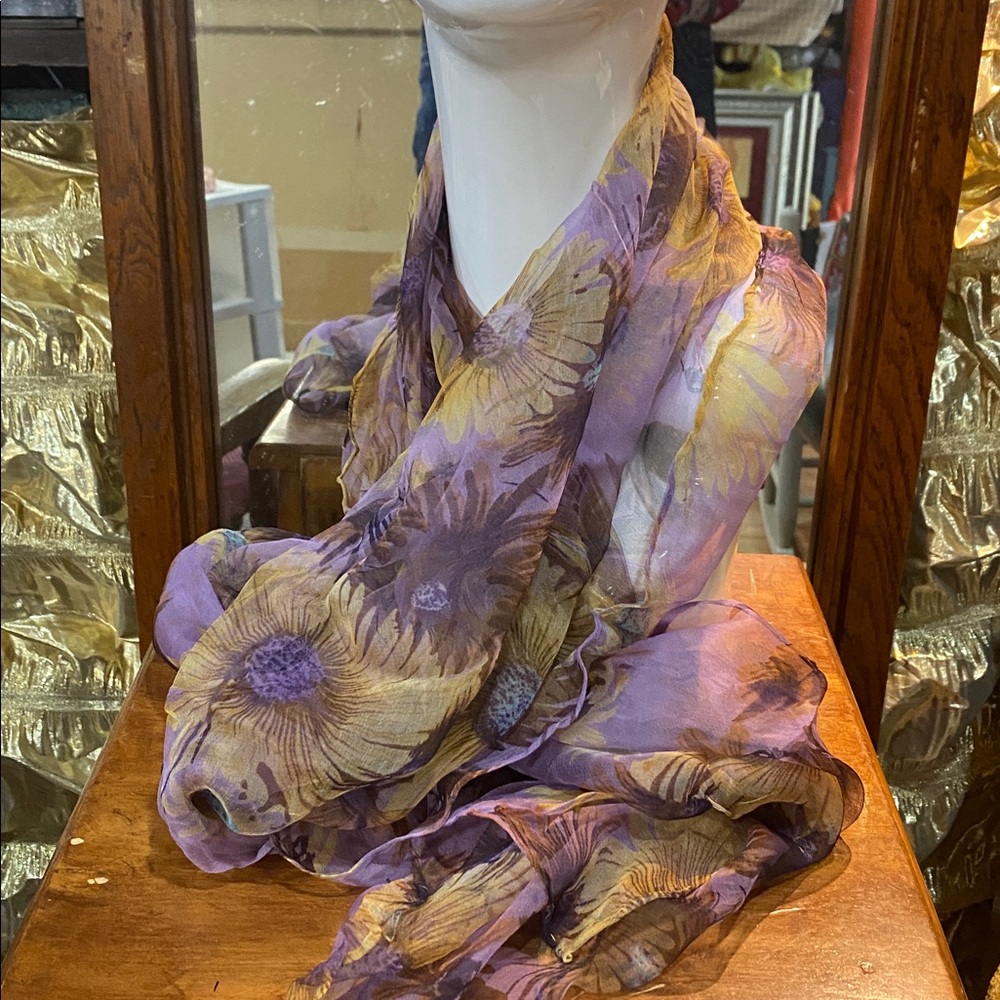 Lightweight Floral Sheer Scarf in Lavender 80 x 150 cm - Picture 4 of 4